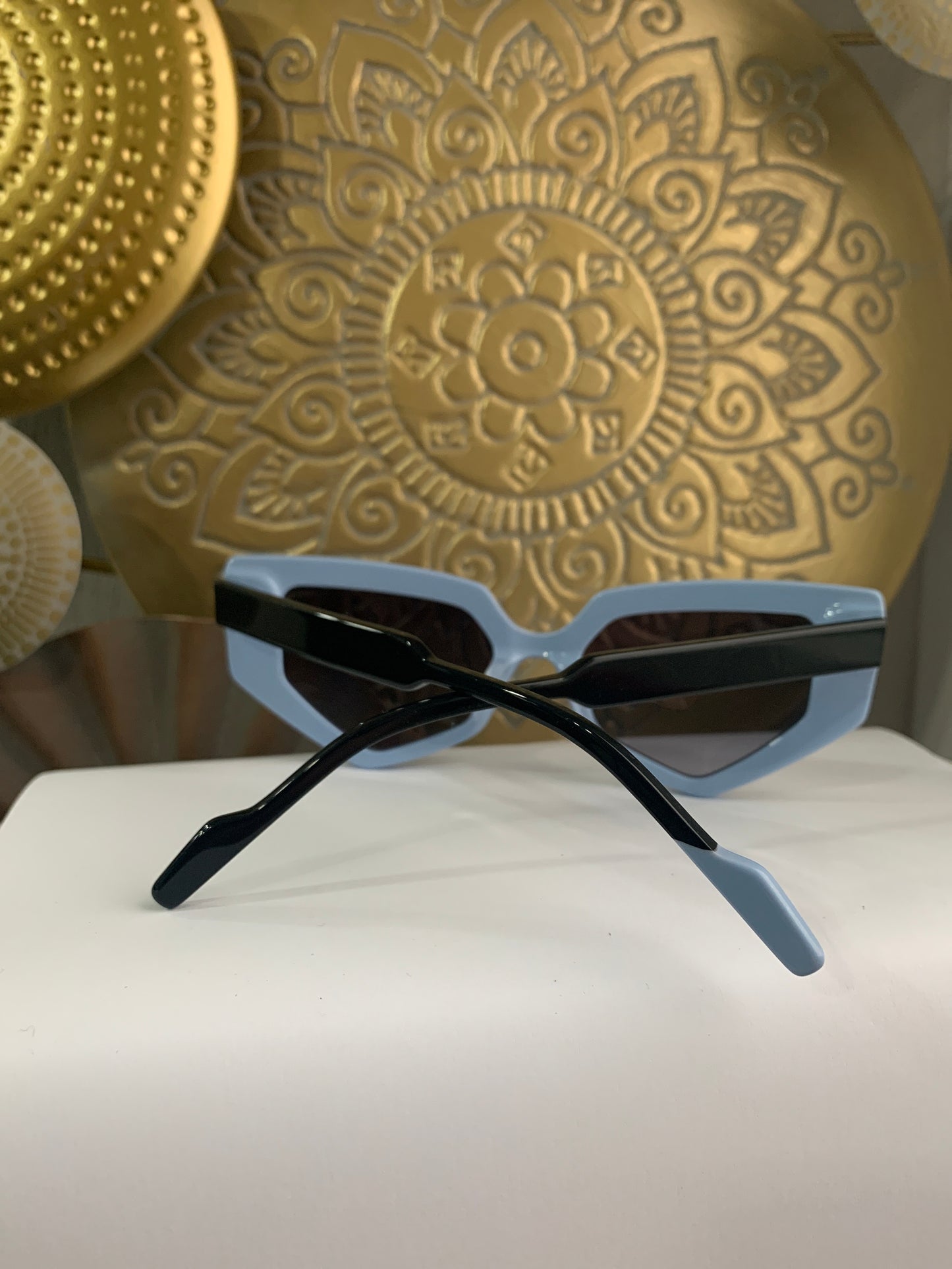 Tipi Diversi TD6443 occhiali da sole azzurri con frontale in celluloide aste