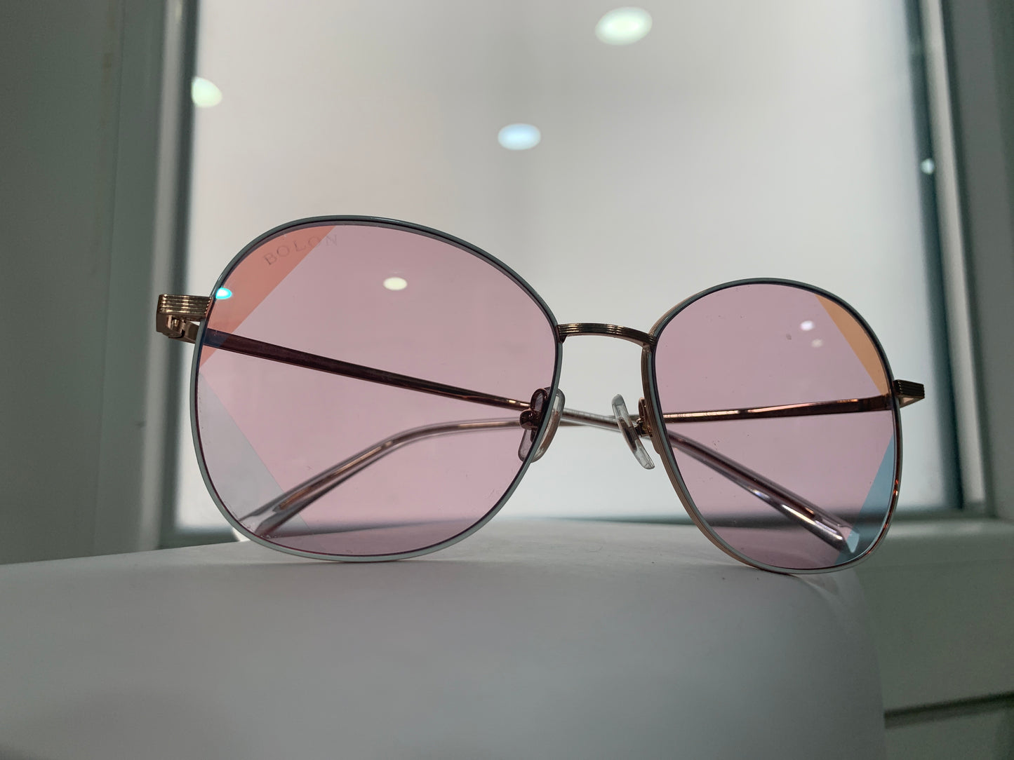 Bolon BL7056 occhiale da sole lenti rosa montatura in metallo