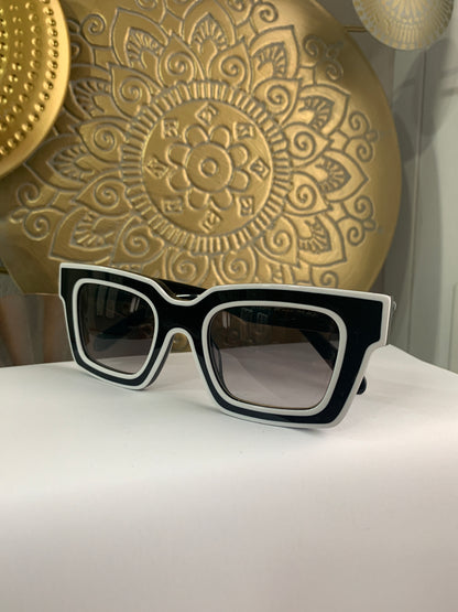 Occhiali da sole Exalt Cycle XY2346 con montatura frontale bicolore bianco e nero. dettaglio